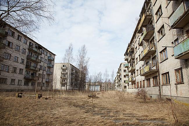 Г пустое. Брошенный военный городок Скрунда-1 Латвия. Пустые города в России. Пустой заброшенный город. Заброшки Прибалтики.