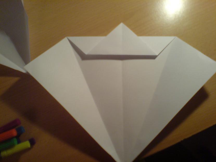 8 tad nolokam šādi Autors: Austiņas Kā uztaisīt origami zaķiti!