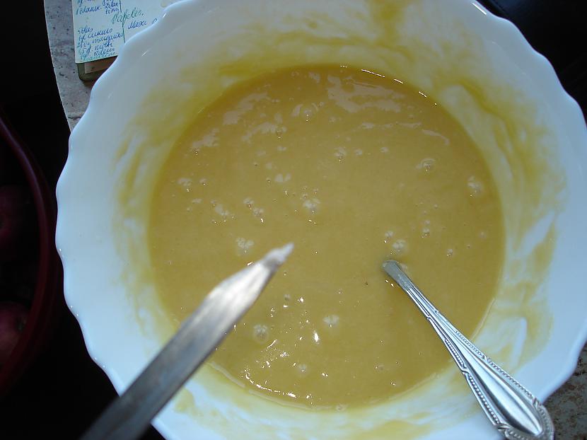 Un pašu naža galiņu vanilīnu... Autors: kedaaa Vafeles ar pildijumu.