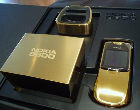  11 GOLD EDITION NOKIA 8800... Autors: chaiba Pasaules Top 12 visdārgākie mobīlie telefoni 2012
