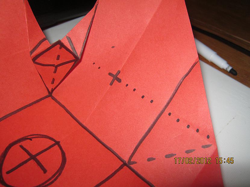 tad aizlokam papīru pa... Autors: xo xo gossip girl Origamī kastīte-soli pa solītim ^^