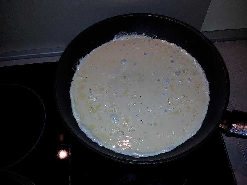 Uz nelielas liesmas cepamok... Autors: Eu Spoks tāds Brokastu omlete ar sēnēm..