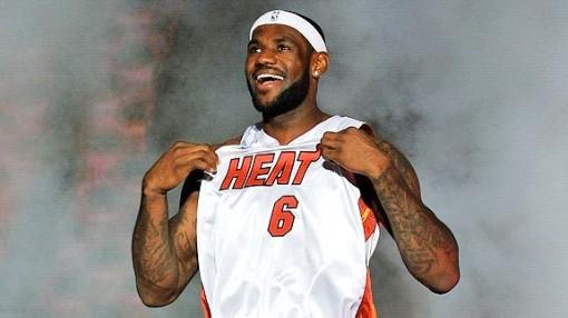 Sasniegumi un apbalvojumibull... Autors: Fosilija LeBron James