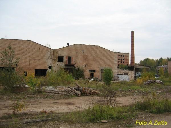 1992 gadā rūpnīcu slēdza... Autors: Fosilija Latvijas "spoku" pilsēta - Kuprava