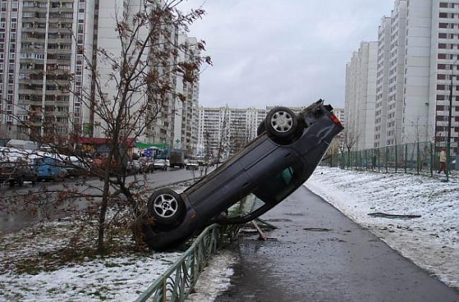  Autors: Fosilija Tā parkojās Krievijā.