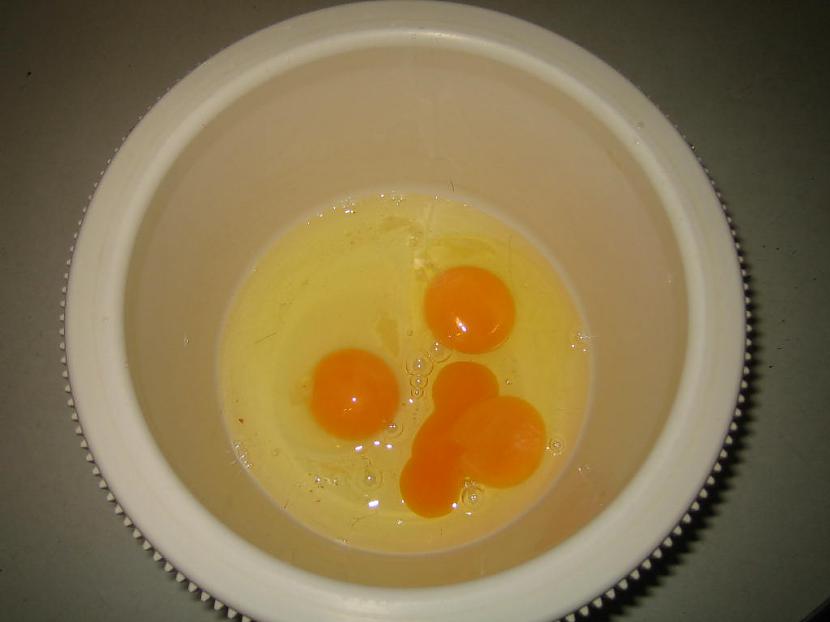 Putojamā traukā iesit olas Autors: EchoK Siera kūka