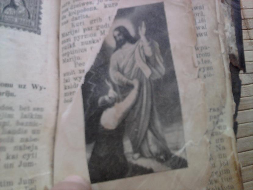 Pietuvinājums Autors: Fosilija 102 gadus veca Bībele manā skapī.