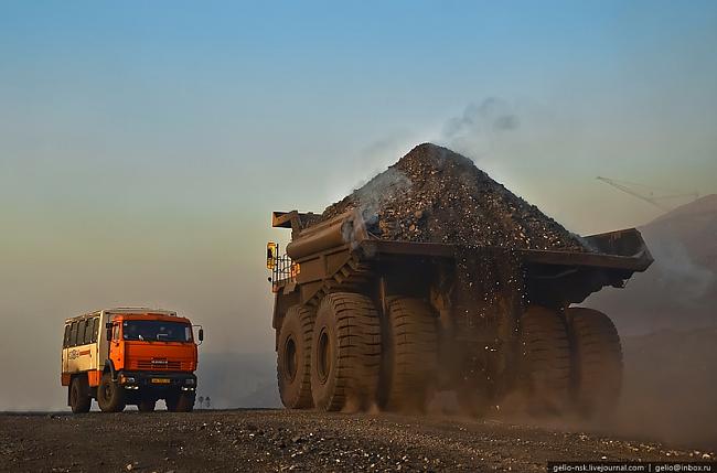 Belaz 75600 ko izmanto ogļu... Autors: Franziskaner Ogļu raktuves Sibīrijā un Belaz 75600