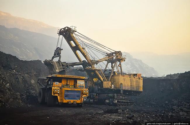 Ogļu ieguvi scaroneit sāka jau... Autors: Franziskaner Ogļu raktuves Sibīrijā un Belaz 75600