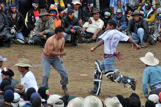 Bet vecās sūdzības nav... Autors: Arcarsenal Takanakuy kaušanās festivāls Peru