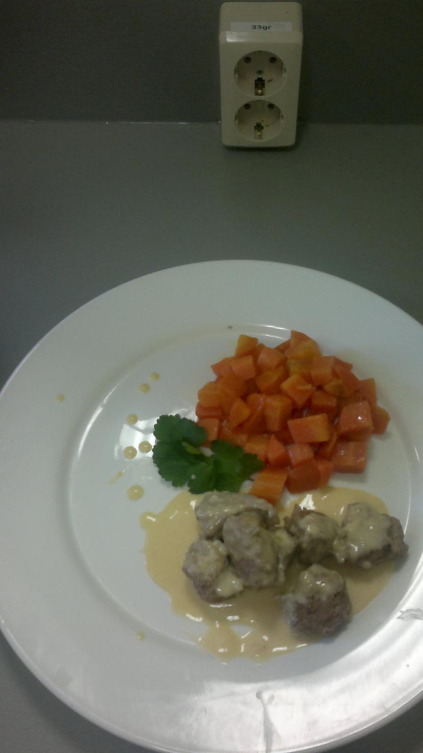Liellopu gaļas klimpas ar olu... Autors: KaaMiS13 KĀ SKOLĀ TAISA ĒST? [3] jeb Veidnē cepti kartupeļi ar m