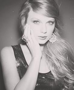  Autors: 8 Taylor Swift