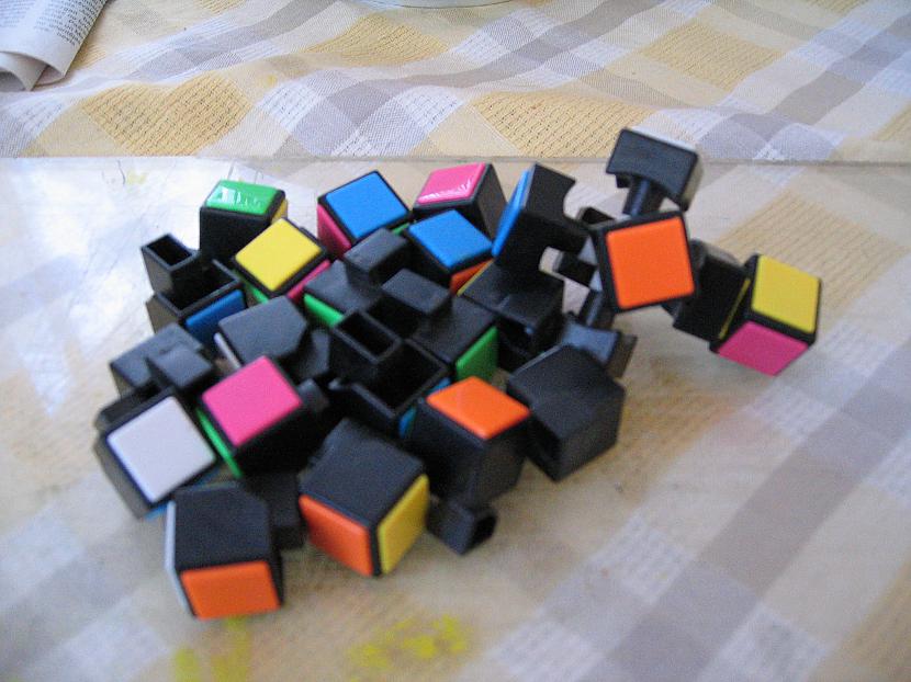 izjaukts rubiks kubiks Autors: uzvara9 robots no kubika rubika