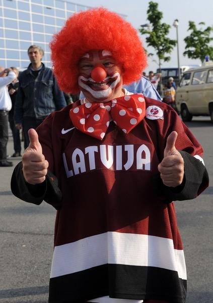 Vienlaikus salīdzinoscaroni... Autors: R1DZ1N1EKS Latvijas fani paši labākie.
