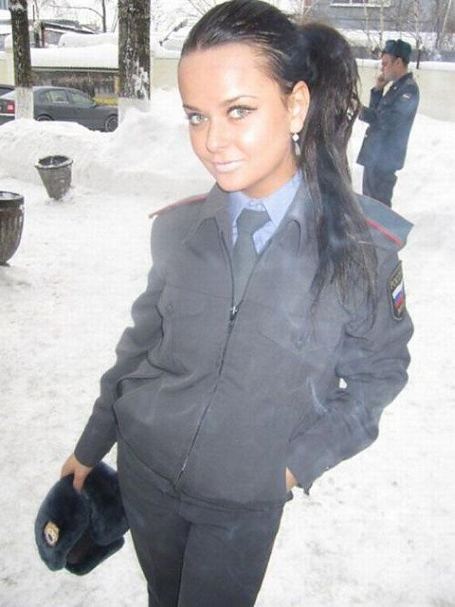  Autors: ORGAZMO Krievijas policiste.
