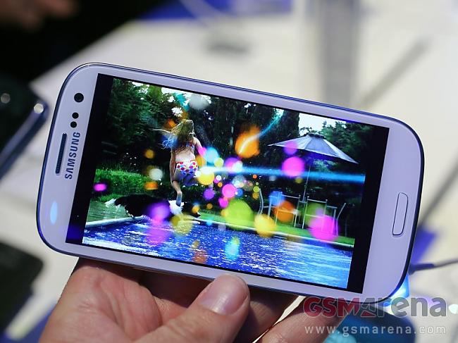 The 48 720p Super AMOLED... Autors: LoWRide Samsung prezentē Galaxy S III