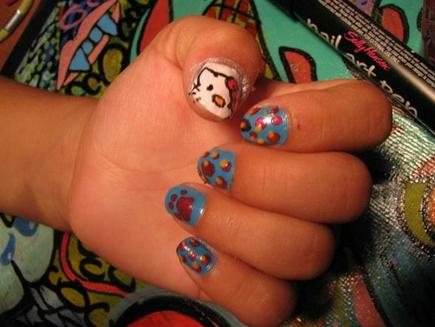 Hello Kitty uz īkšķa naga un... Autors: Fosilija Nadziņu dizains