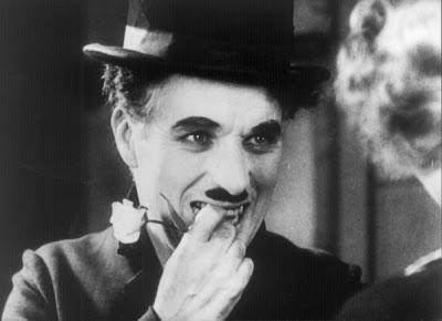 Charlie ChaplinViņam bija ļoti... Autors: fosilijs Tagad slavenības, agrāk bezpajumtnieki