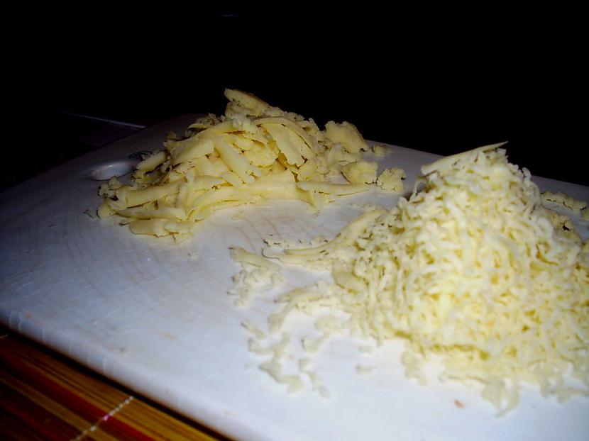 Sarīvējam sieru uz lielās... Autors: Fosilija Asā siera ligzdiņa ar maigajiem makaroniem + griilēta vistiņ