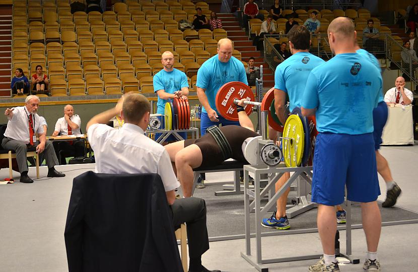  Autors: wwwsplv Pasaules Bezekipējuma Kauss Spēka Trīscīņā