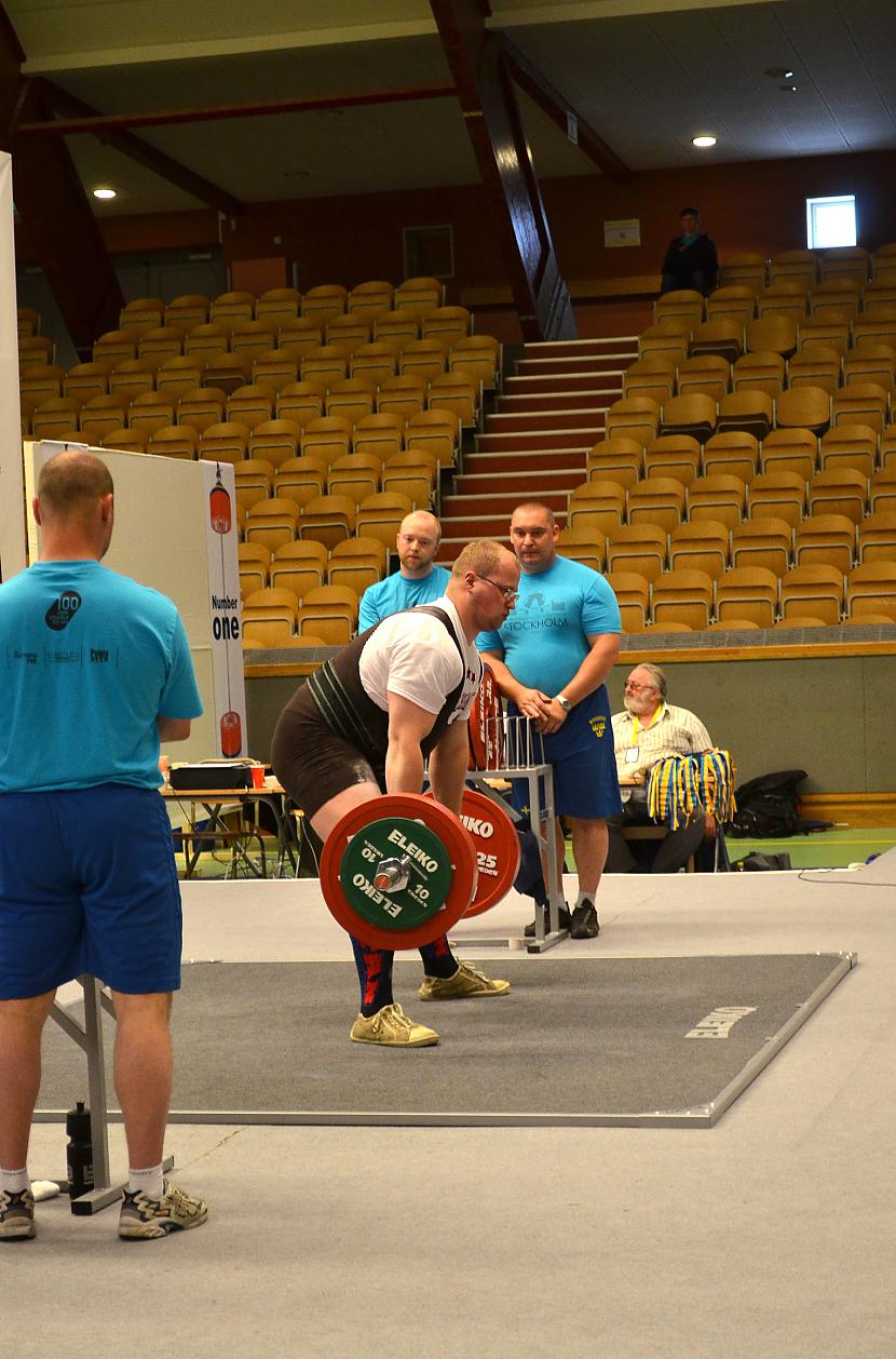  Autors: wwwsplv Pasaules Bezekipējuma Kauss Spēka Trīscīņā