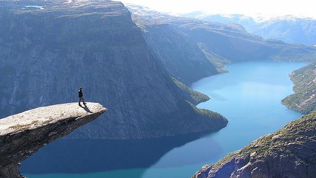 Norvēģijas Skjeggedal kalna... Autors: Mūsdienu domātājs Apskaties, kā izskatās pasaulē visnedrošākās vietas