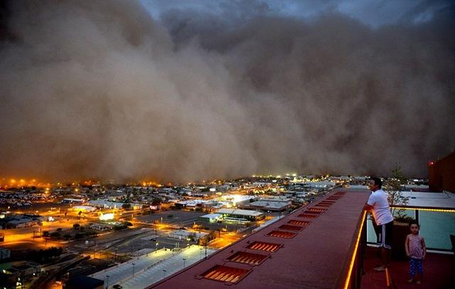 Putekļu vētra tuksnesī vienā... Autors: davis112 Fakti par Sahāras tuksnesi.