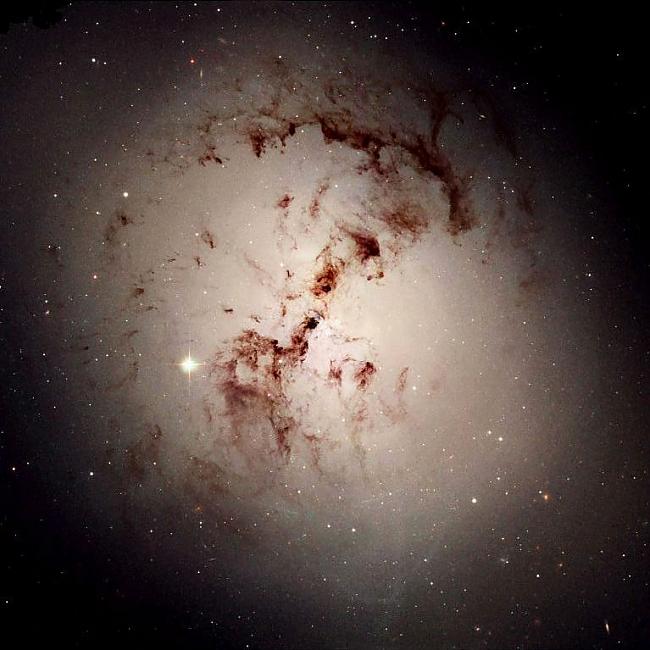 NGC 1316Scaronī manuprāt ir... Autors: SkyClimber Skaistās Galaktikas