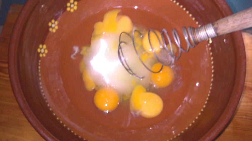 Tad saputojam olas ar cukuru... Autors: valts45 Krēma kūka
