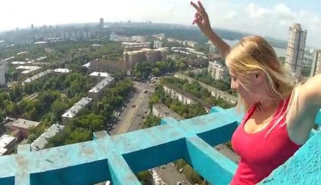 Blondīne pa scaronauru betona... Autors: nolaifers Pagalam traka krievu blondīne!