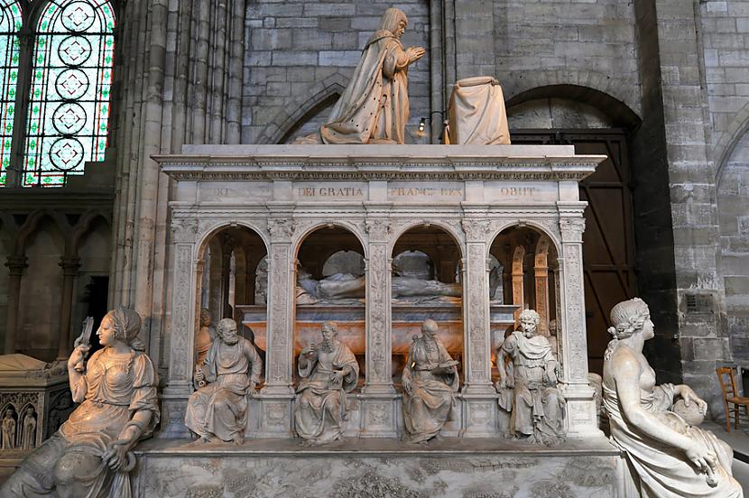 Karalis Luijs XII un Bretaņas... Autors: Raziels Baisākie kapu pieminekļi