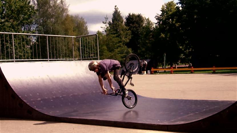  Autors: NoonkYn Denijs Petrovics BMX edit