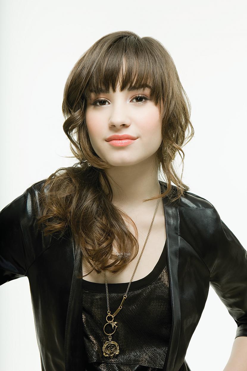 2009 Autors: Doolittle The evolution of: Demi Lovato.