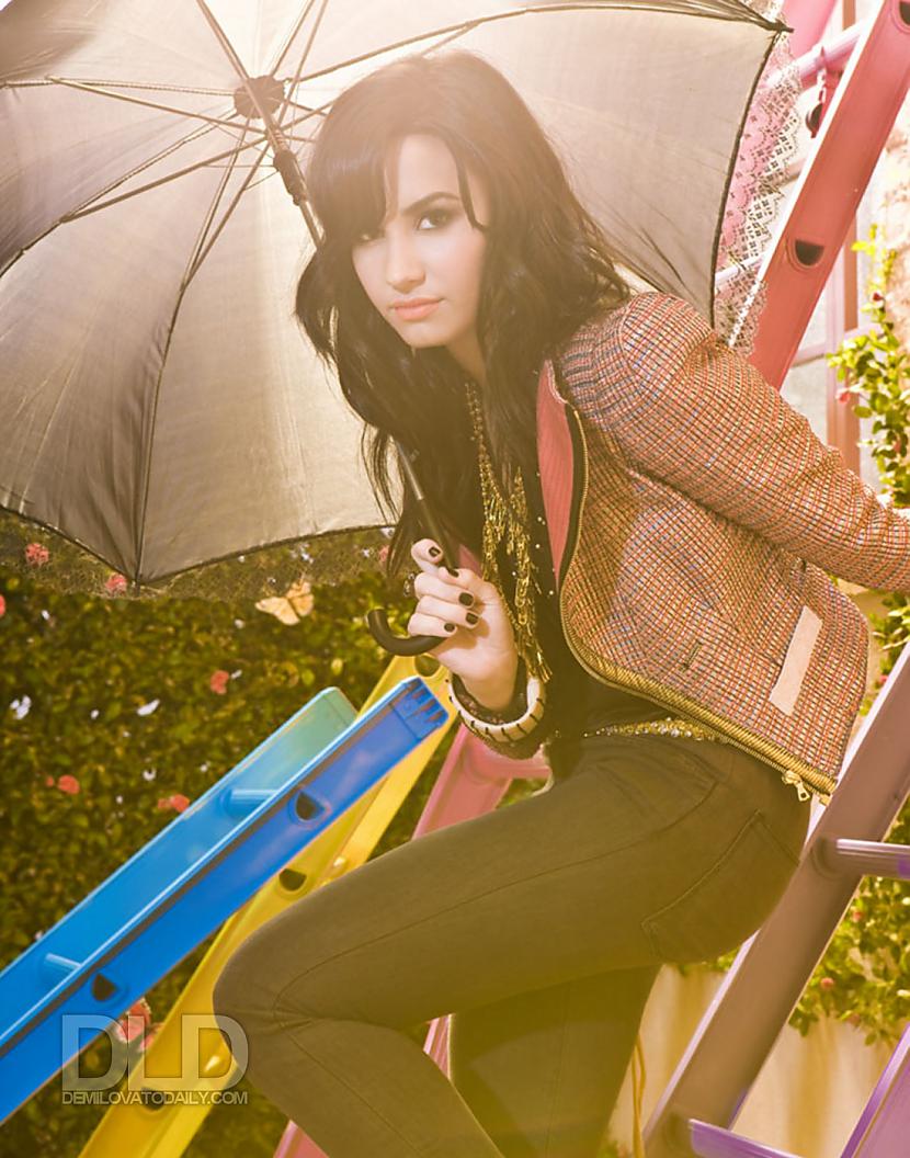 2009 Autors: Doolittle The evolution of: Demi Lovato.