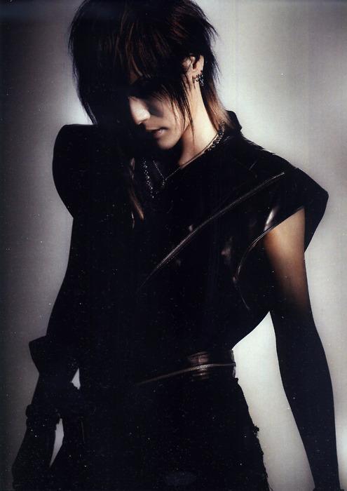  Autors: Aoii The Gazette grupas dalībnieks  : Uruha
