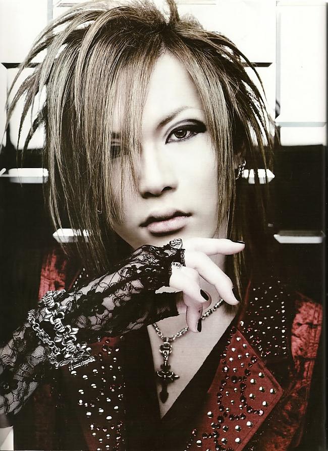  Autors: Aoii The Gazette grupas dalībnieks  : Uruha