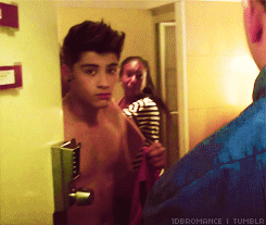 kad tu puspliks attaisi durvis... Autors: iloveharrystyles One Direction gifi ikdienā 3