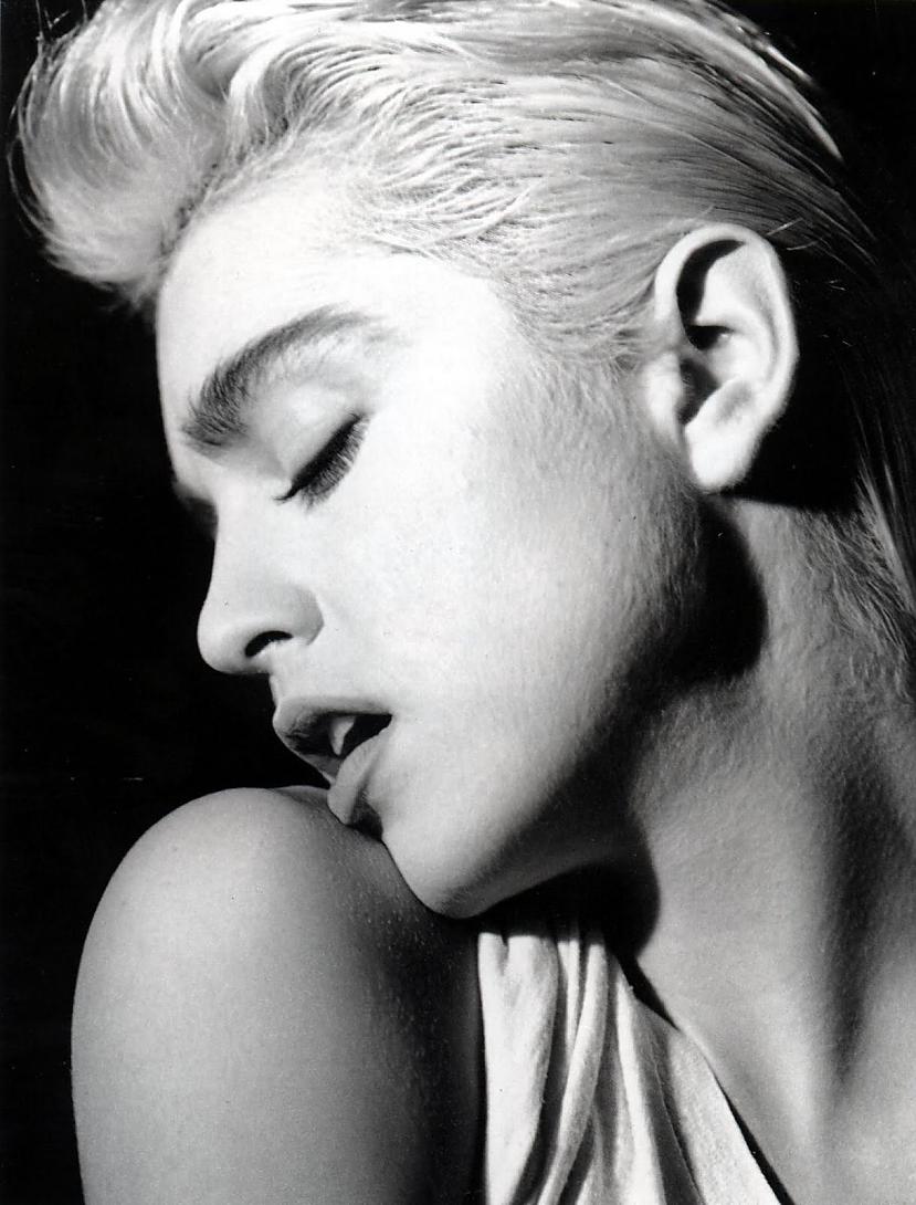 Madonna ir attālos rados ar... Autors: BLACK HEART interesanti fakti par slavenībām :)