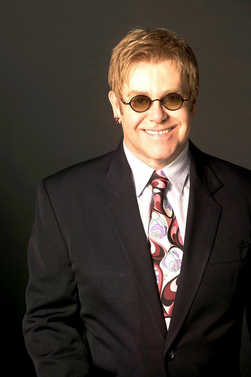 Eltonam Džonam pieder... Autors: BLACK HEART interesanti fakti par slavenībām!!
