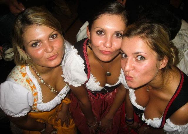  Autors: Colonel Meow Oktoberfest meitenes 2012