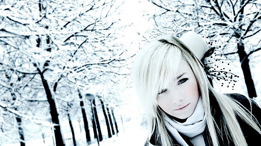 Blonde anime webcam outdoor