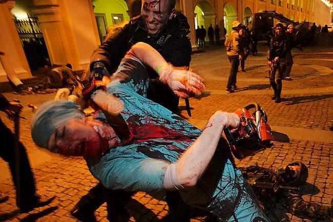  Autors: ORGAZMO Zombiju flashmob Sankt-Peterburgā.