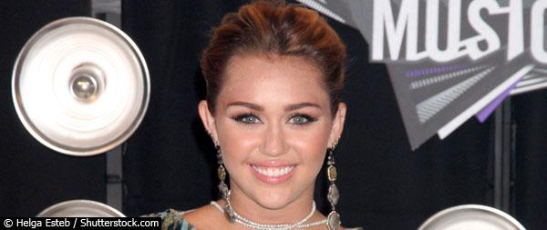 2vieta Miley Cyrus 19 gadus... Autors: TeiO Bagātakie jaunieši 2012!