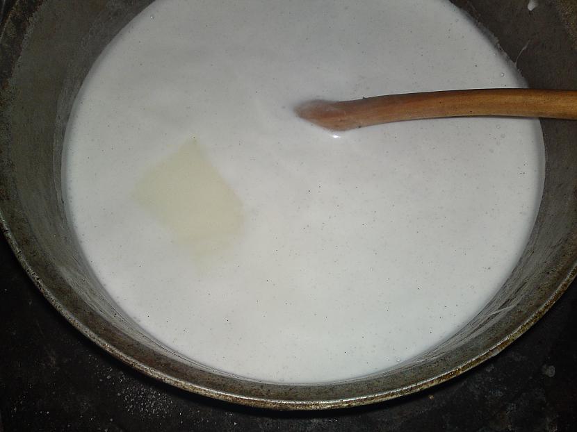Kad cukurs izkusies turpina... Autors: allaroundme Iebiezinātais piens ar cukuru