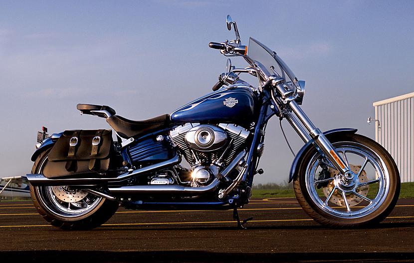 Softail Rocker C Autors: Fosilija Harley - Davidson, 2009