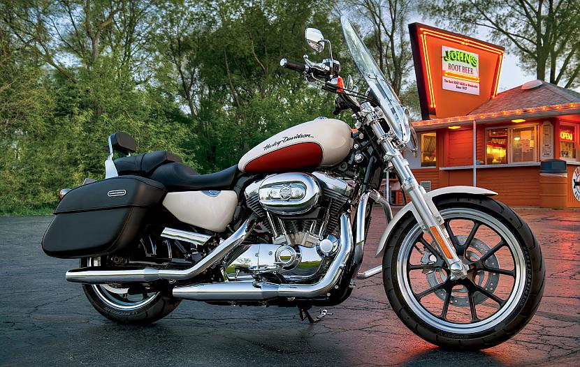 Sportster Super Low Autors: Fosilija Harley - Davidson, 2011