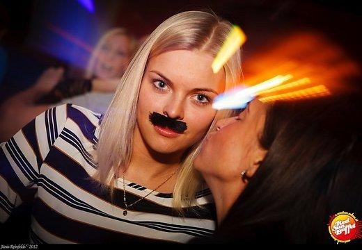Scaronogad Latvijā novembris... Autors: Sawļe Liepājas ballītē līksmo arī ūsainas meitenes