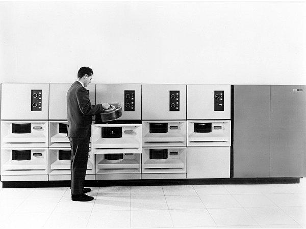 1965 ndash IBM 2314 ar 11... Autors: Werkis2 Cieto Disku - HDD vēsture  1953 - 1986. (1.daļa).