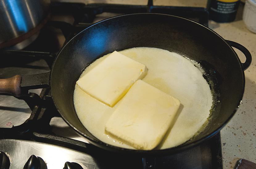 izkausē sviestu Autors: euzux gardie kēksiņi