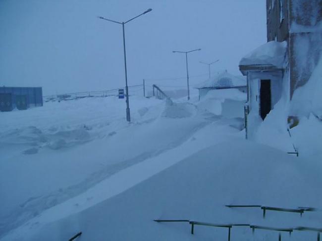  Autors: galantsglstd Noriļskā uzsniga sniedziņš balts.